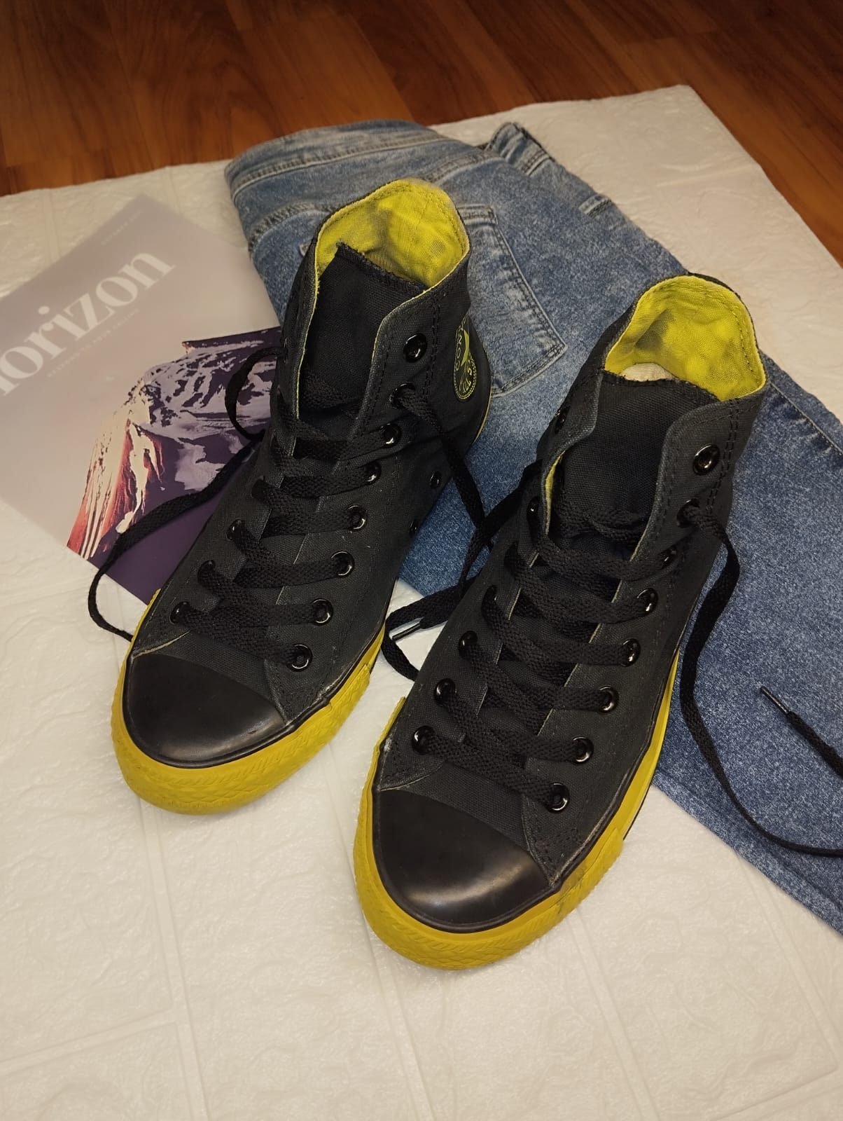 Black and yellow high rise converse